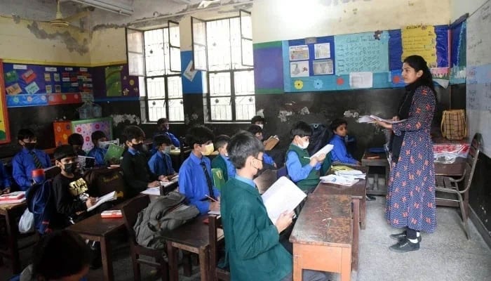 Students attend class at a school in Lahore on November 20, 2024. — APP