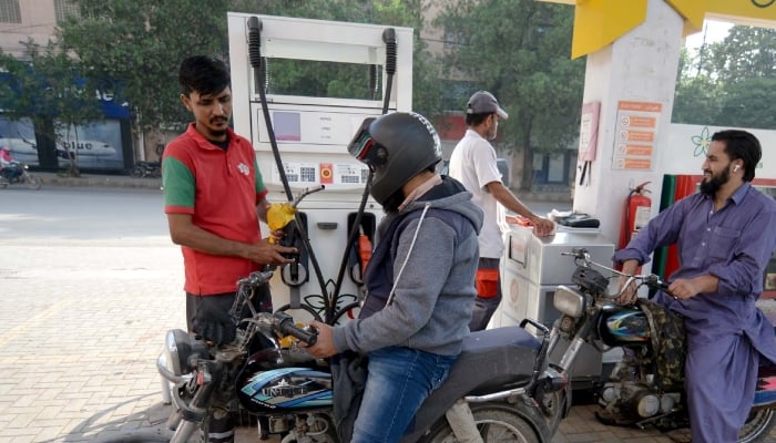 A worker filling petrol in a motorcycle at a petrol pump station in Karachi, January 1, 2026. — PPI