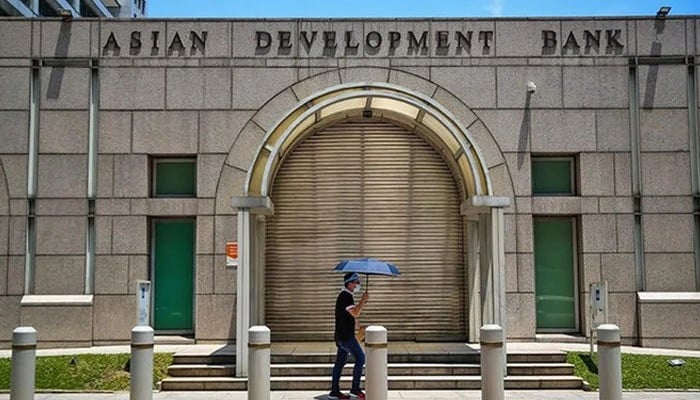 ADB sees Pakistan economy improving despite external risks