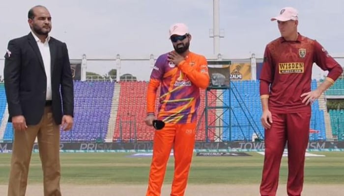 RawalPindiz captain Mohammad Rizwan (centre) and his Hyderabad Kingsmen counterpart Marnus Labuschagne (right) present for toss for Pakistan Super League match at National Bank Stadium in Karachi on April 16, 2026. — Screengrab