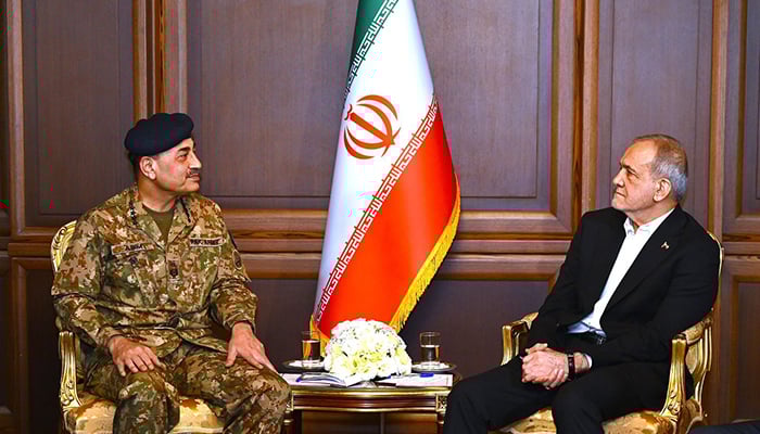 Chief of Army Staff and Chief of Defence Forces Field Marshal Asim Munir meets  Iranian President Dr Masoud Pezeshkian in Tehran, during three-day visit to Iran, April 18, 2026. — ISPR