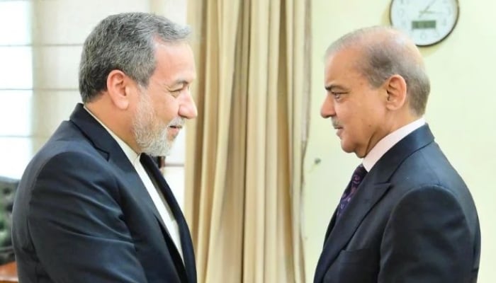 Iran Foreign Minister Abbas Araghchi (left) meets Prime Minister Shehbaz Sharif at Prime Ministers House, Islamabad, November 4, 2025. — X/@GovtofPakistan