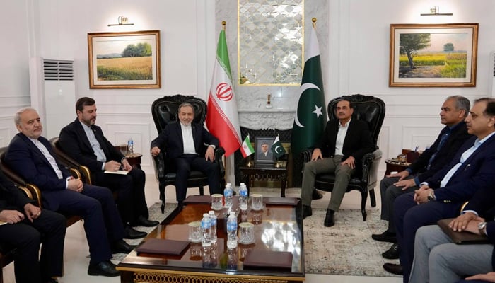 Iranian Foreign Minister Abbas Araghchi (left) in a meeting with Chief of Army Staff and Chief of Defence Forces Field Marshal Asim Munir in Islamabad, April 25, 2026. — Iranian News Agency