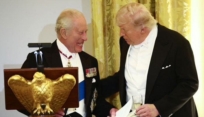 US President Donald Trump and Britain´s King Charles III smile as they talk during a State Dinner in the East Room of the White House in Washington, DC, on April 28, 2026. — AFP