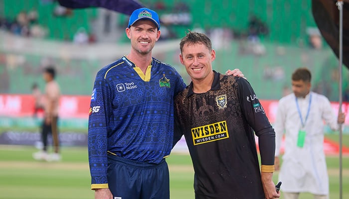 Multan Sultans skipper Ashton Turner (left) and Hyderabad Kingsmen captain Marnus Labuschagne pose for a photo during the toss for the PSL 11s first eliminator at Gaddafi Stadium, Lahore, on April 29, 2026. — PSL