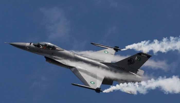 Pakistan Air Force (PAF) Sherdils (Lion Heart) squads fighter jet F-16 flies during Pakistan Day celebrations, Clifton beach, Karachi, March 23, 2017. — Reuters