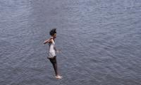 Karachi Sizzles At 42°C As PMD Warns Of Stronger Heat