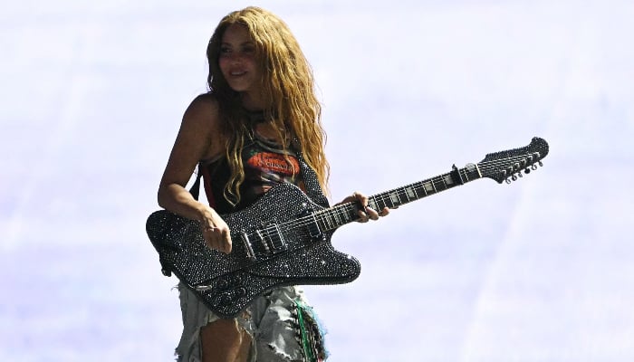 Under full moon, Shakira thrills 2 million fans on Rio's Copacabana beach