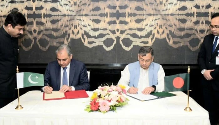 Minister for Interior and Narcotics Control Mohsin Naqvi (left) and Bangladeshi counterpart Salahuddin Ahmed sign agreement in Dhaka. — Screengrab via X MOIofficialGoP/File