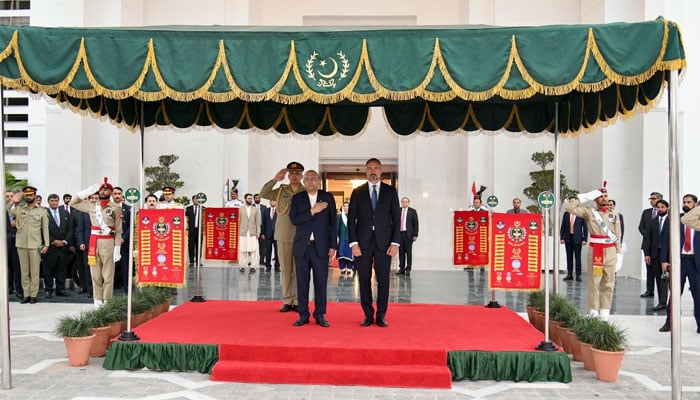Prince Rahim Aga Khan V receives guard of honour at President House, Islamabad,