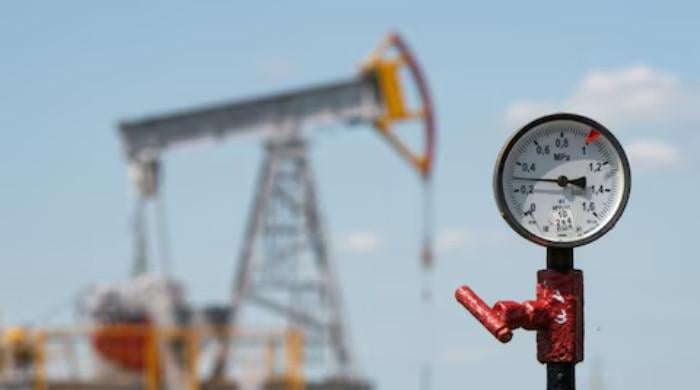 Oil retreats from recent highs amid US-Iran diplomatic uncertainty