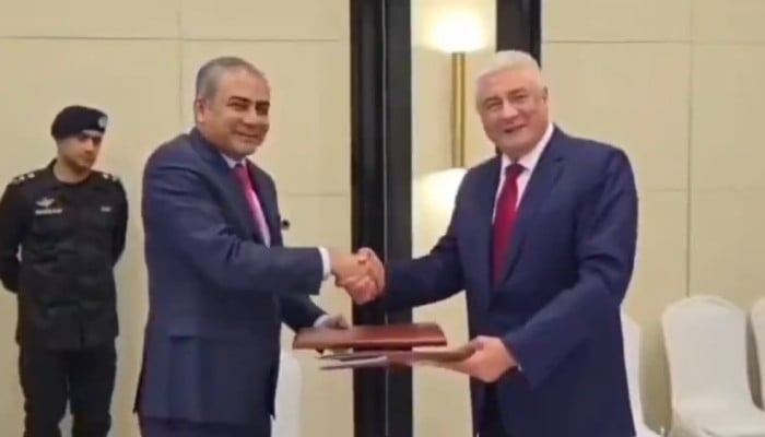 Pakistan, Russia ink agreements to combat illegal immigration, drug trade