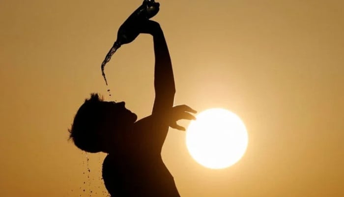 Karachi braces for intense heat as PMD issues heatwave alert across country