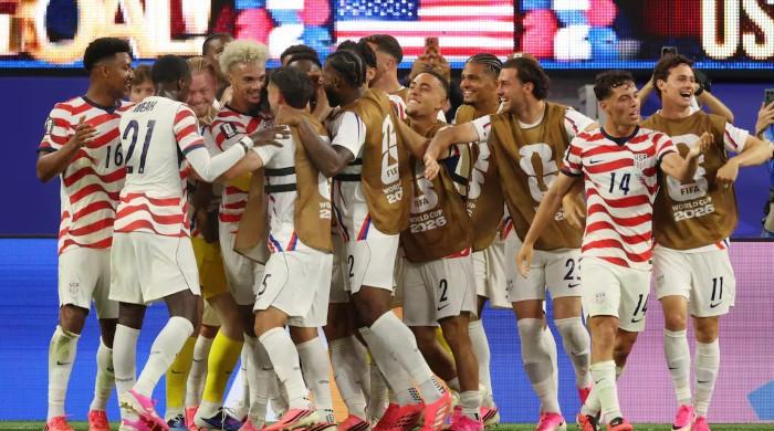 US thrash Paraguay 4-1 for dream World Cup start