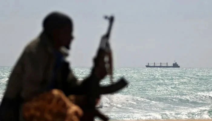 Pakistani crew held by Somali pirates issue fresh plea for help