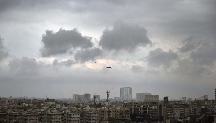 Clouds over Karachi accompanied by drizzle, January 22, 2026. — APP