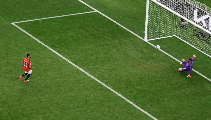 Egypts forward #10 Mohamed Salah (L) shoots and scores past Australias goalkeeper #01 Mathew Ryan in a penalty shoot-out during the 2026 World Cup round of 32 football match between Australia and Egypt at the Dallas Stadium in Arlington, Texas, US, on July 3, 2026. — AFP